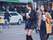 小姐姐穿复古长筒靴图片,长筒靴演绎时尚传奇