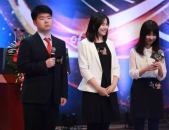 英语演讲小姐姐视频,Captivating English Speech by the Enchanting Female Orator: A Showcase of Eloquence and Charisma